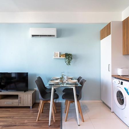 Livia Studio Apartment In Larnaca Buitenkant foto