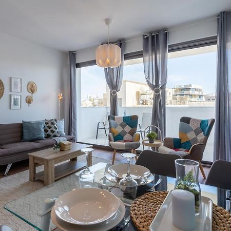 Livia Studio Apartment In Larnaca Buitenkant foto