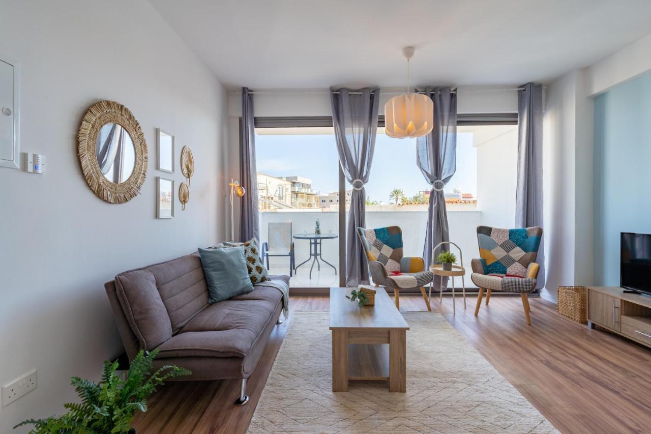 Livia Studio Apartment In Larnaca Buitenkant foto