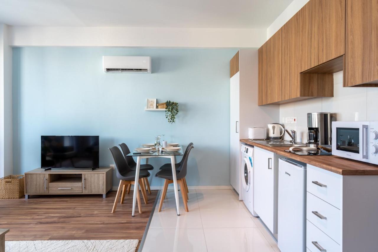 Livia Studio Apartment In Larnaca Buitenkant foto