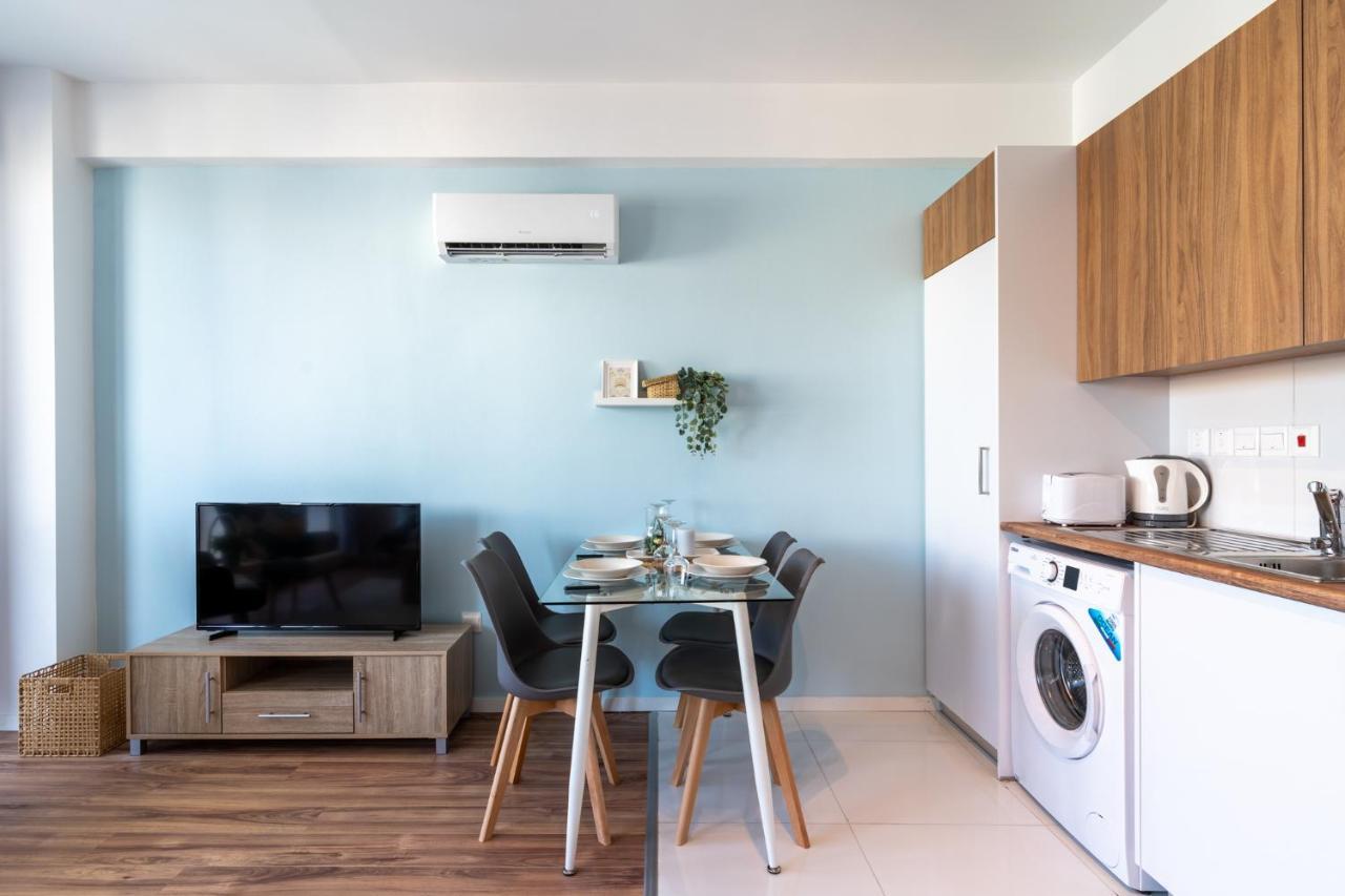 Livia Studio Apartment In Larnaca Buitenkant foto