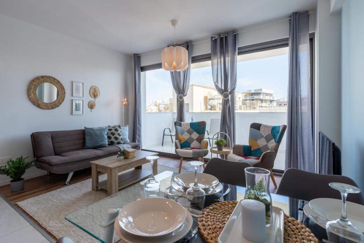 Livia Studio Apartment In Larnaca Buitenkant foto
