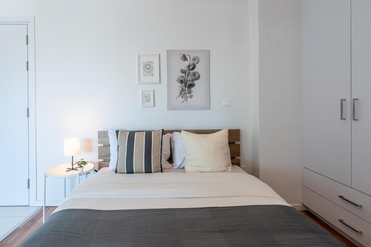 Livia Studio Apartment In Larnaca Buitenkant foto