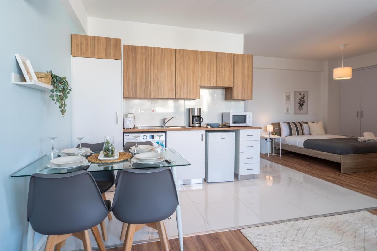 Livia Studio Apartment In Larnaca Buitenkant foto