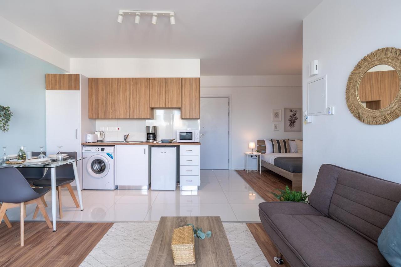 Livia Studio Apartment In Larnaca Buitenkant foto